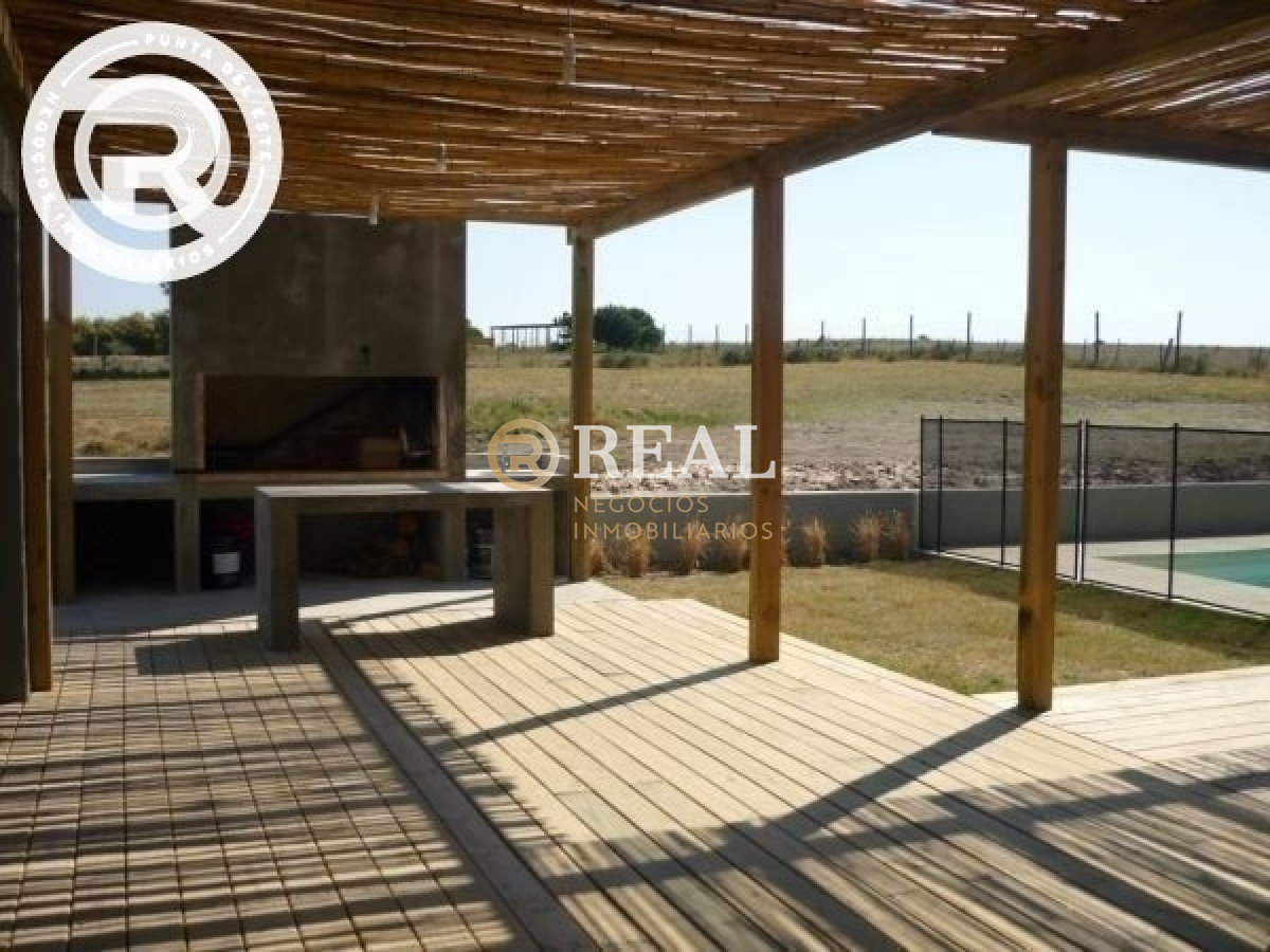 Casa ID.188 - Moderna Casa en alquiler en Pueblo San Vicente.