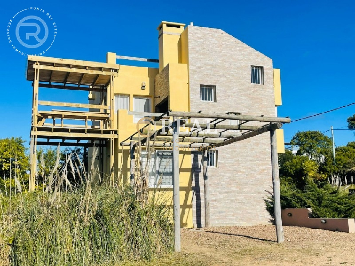 Casa ID.195 - Moderna y con amplios ambientes