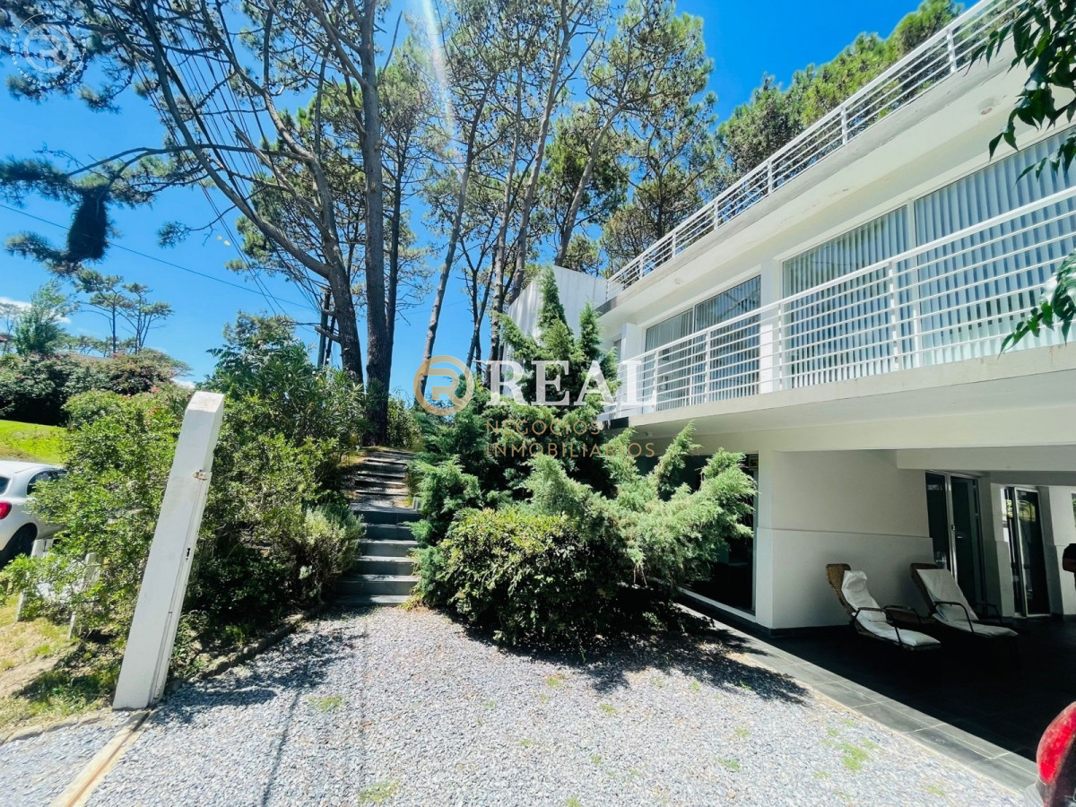 Casa ID.225 - Moderna y amplia casa en venta en Montoya