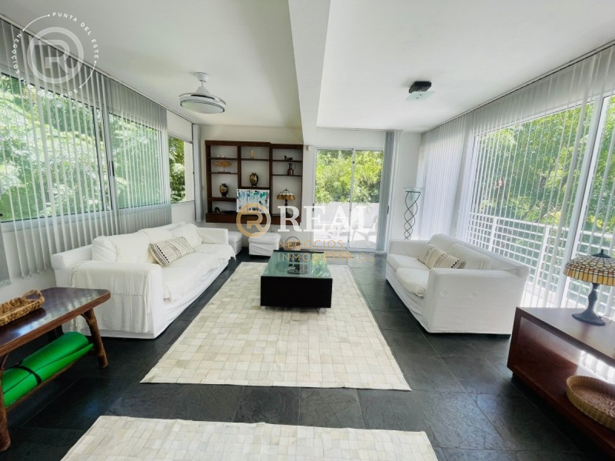 Casa ID.225 - Moderna y amplia casa en venta en Montoya