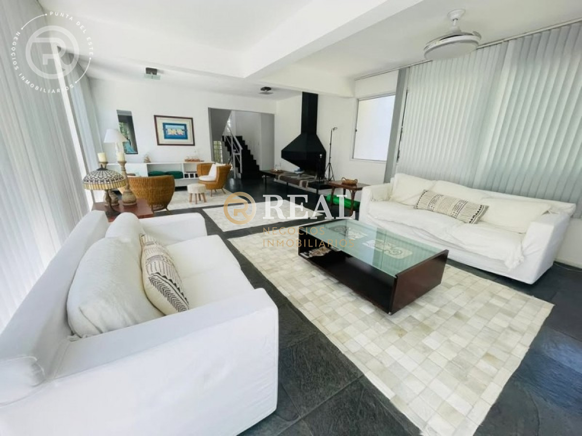 Casa ID.225 - Moderna y amplia casa en venta en Montoya