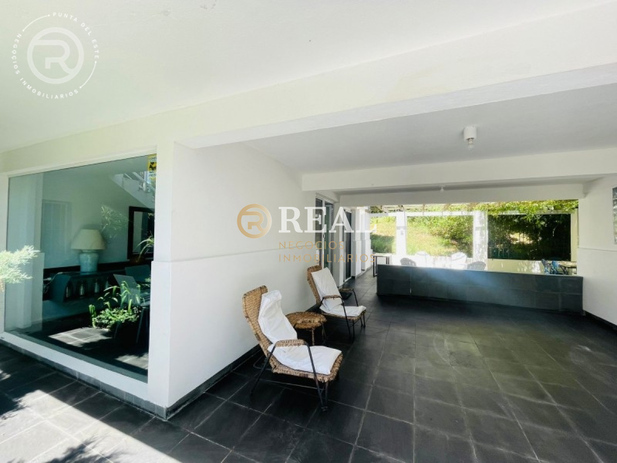 Casa ID.225 - Moderna y amplia casa en venta en Montoya