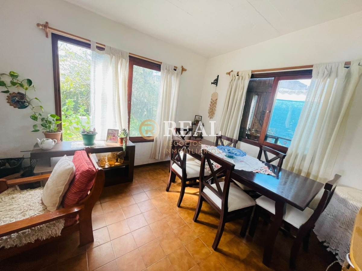 Casa ID.1106 - Casa con dependencia en venta, La Juanita.