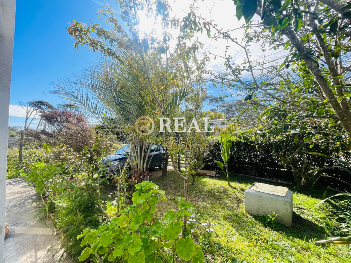 Casa ID.1106 - Casa con dependencia en venta, La Juanita.
