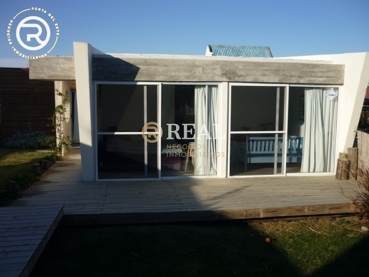 Casa ID.3 - Casa moderna con dependencia.