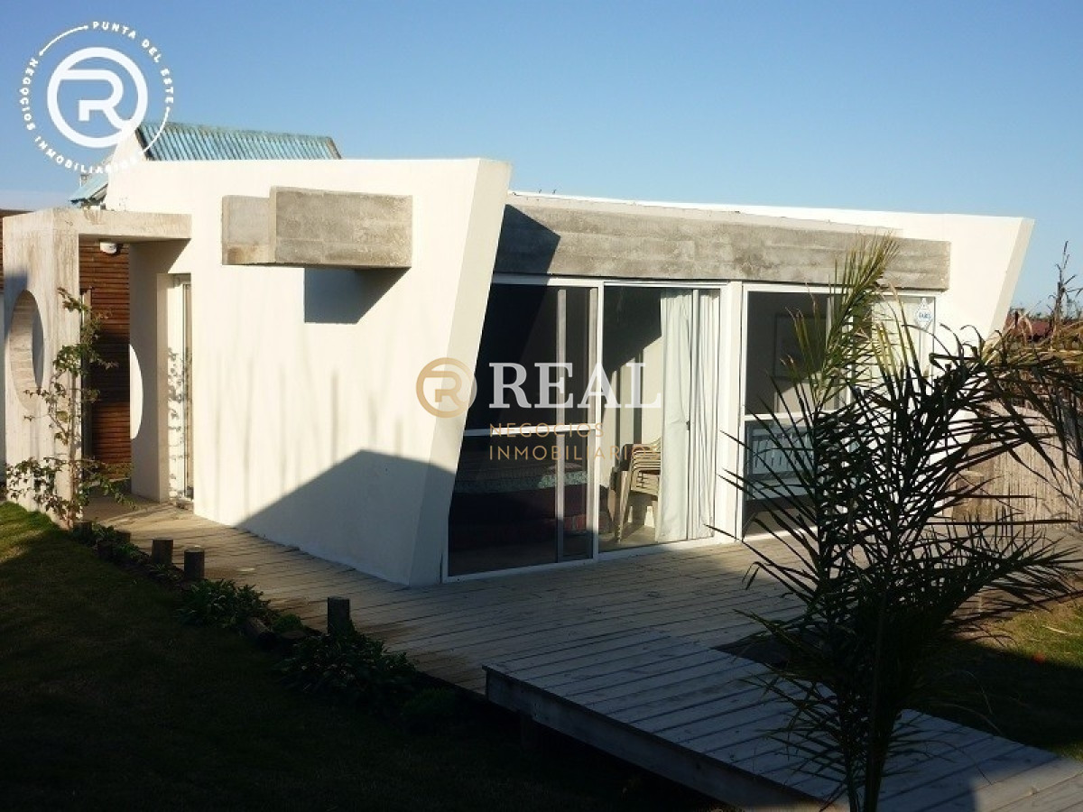 Casa ID.3 - Casa moderna con dependencia.