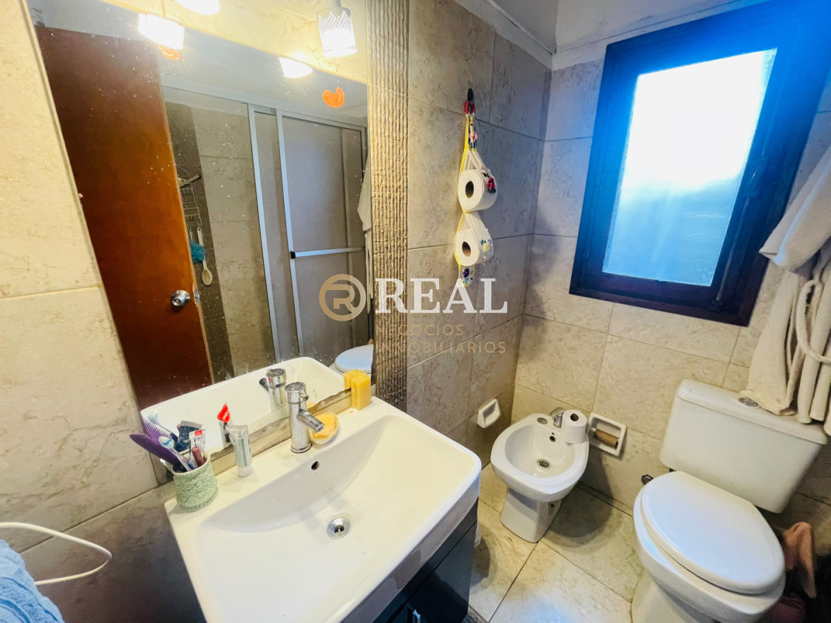 Casa ID.1106 - Casa con dependencia en venta, La Juanita.