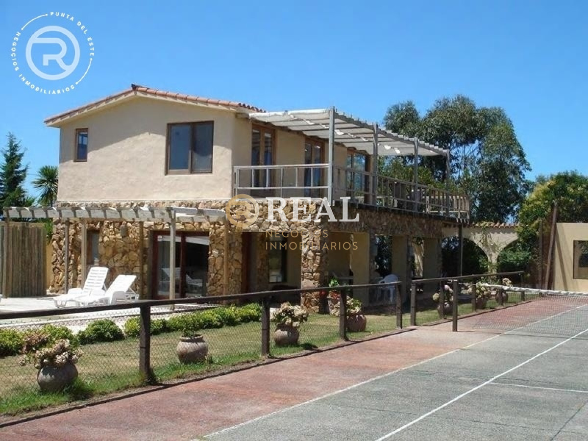 Casa ID.449 - Casa con piscina y cancha de tenis