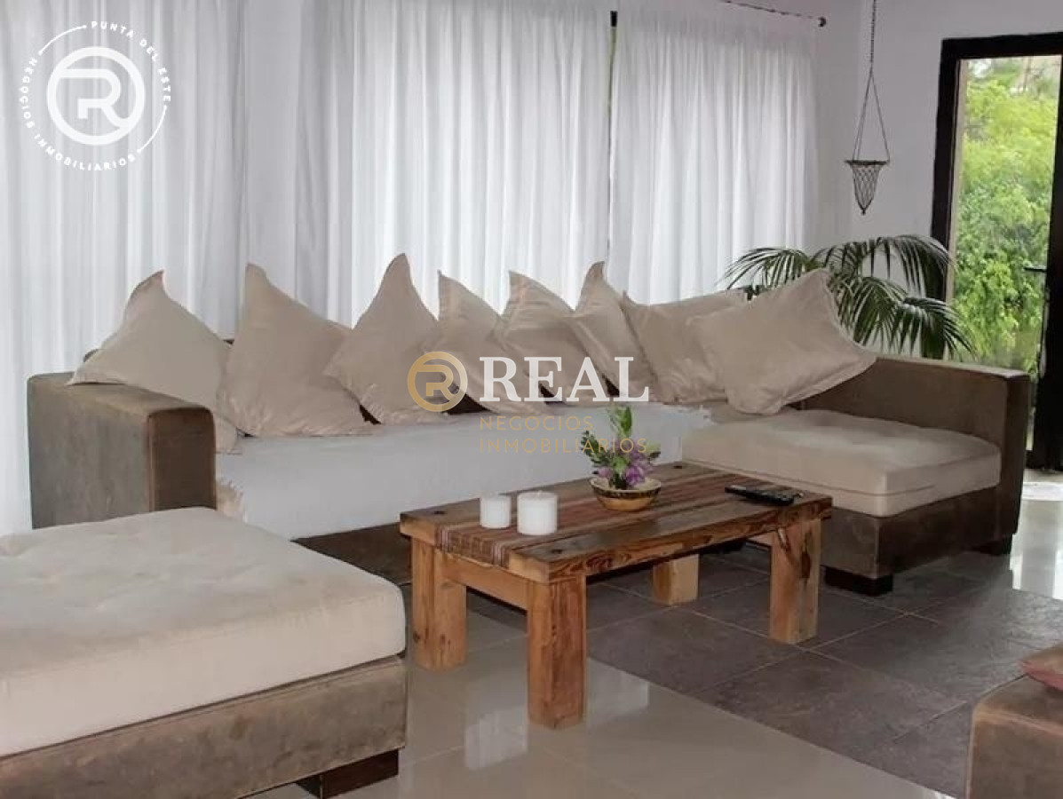 Casa ID.458 - Casa con amplio jardin y parrillero