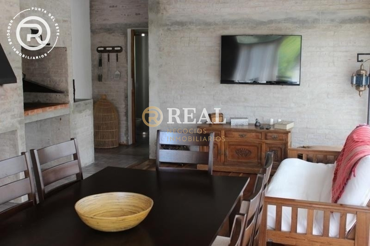 Casa ID.458 - Casa con amplio jardin y parrillero