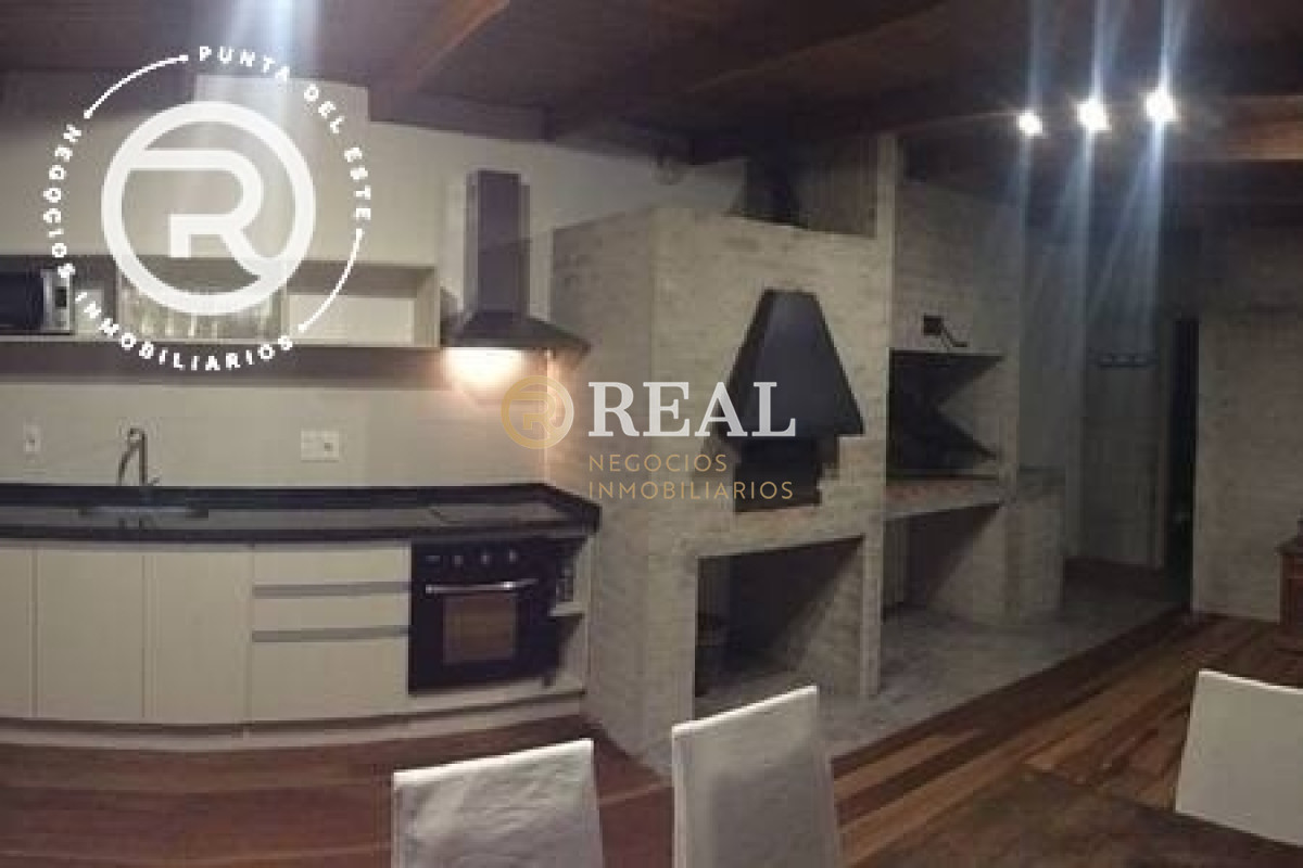 Casa ID.458 - Casa con amplio jardin y parrillero