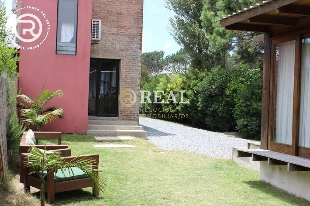 Casa ID.458 - Casa con amplio jardin y parrillero