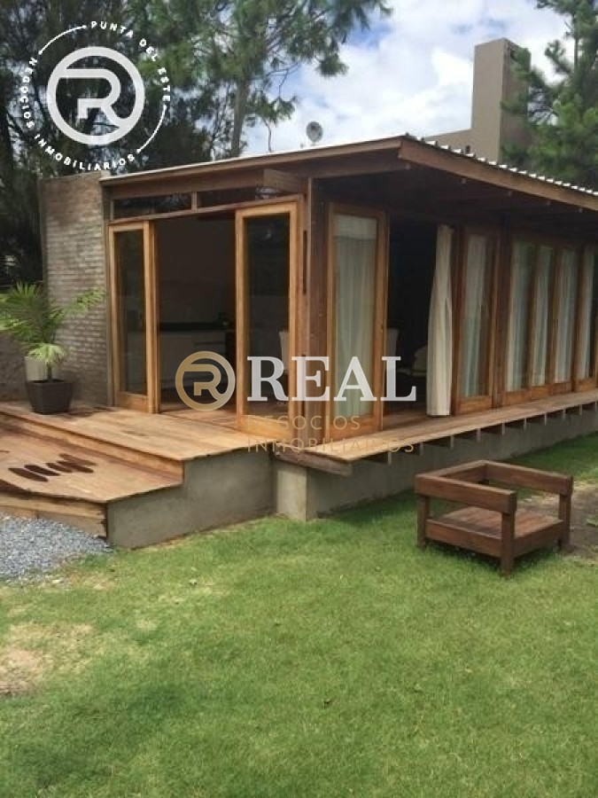 Casa ID.458 - Casa con amplio jardin y parrillero