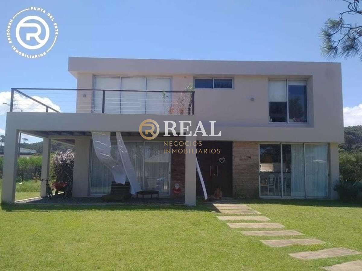 Casa ID.509 - Casa minimalista en Barrio Club de Mar