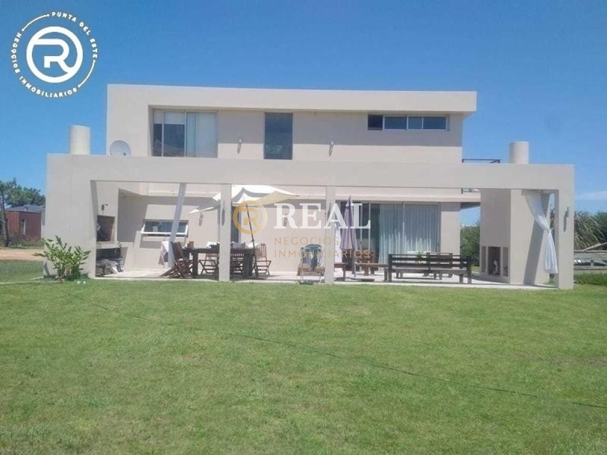 Casa ID.509 - Casa minimalista en Barrio Club de Mar