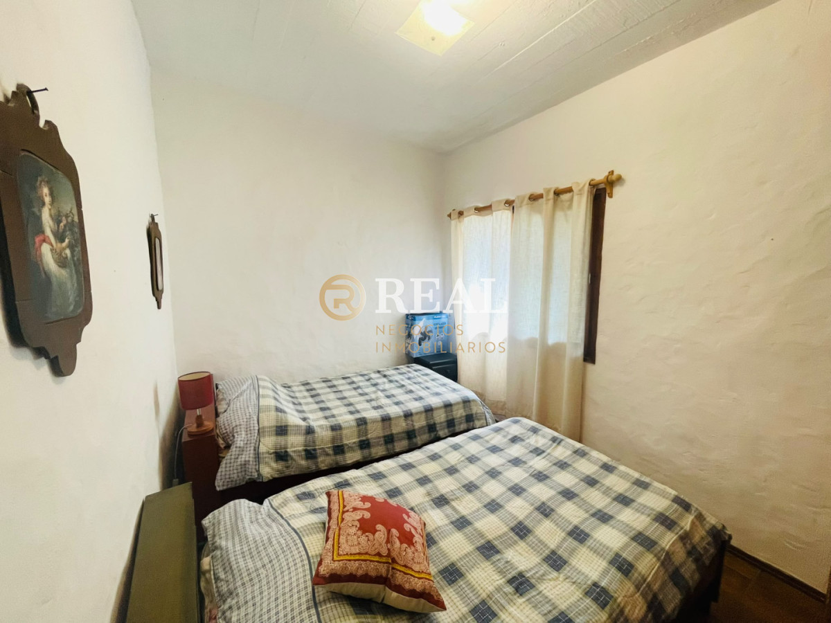 Casa ID.1106 - Casa con dependencia en venta, La Juanita.