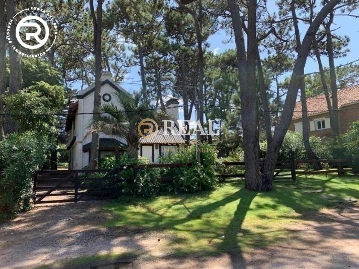Casa ID.527 - Casa de 2 plantas con piscina, muy cerca de la Mansa, en alquiler.