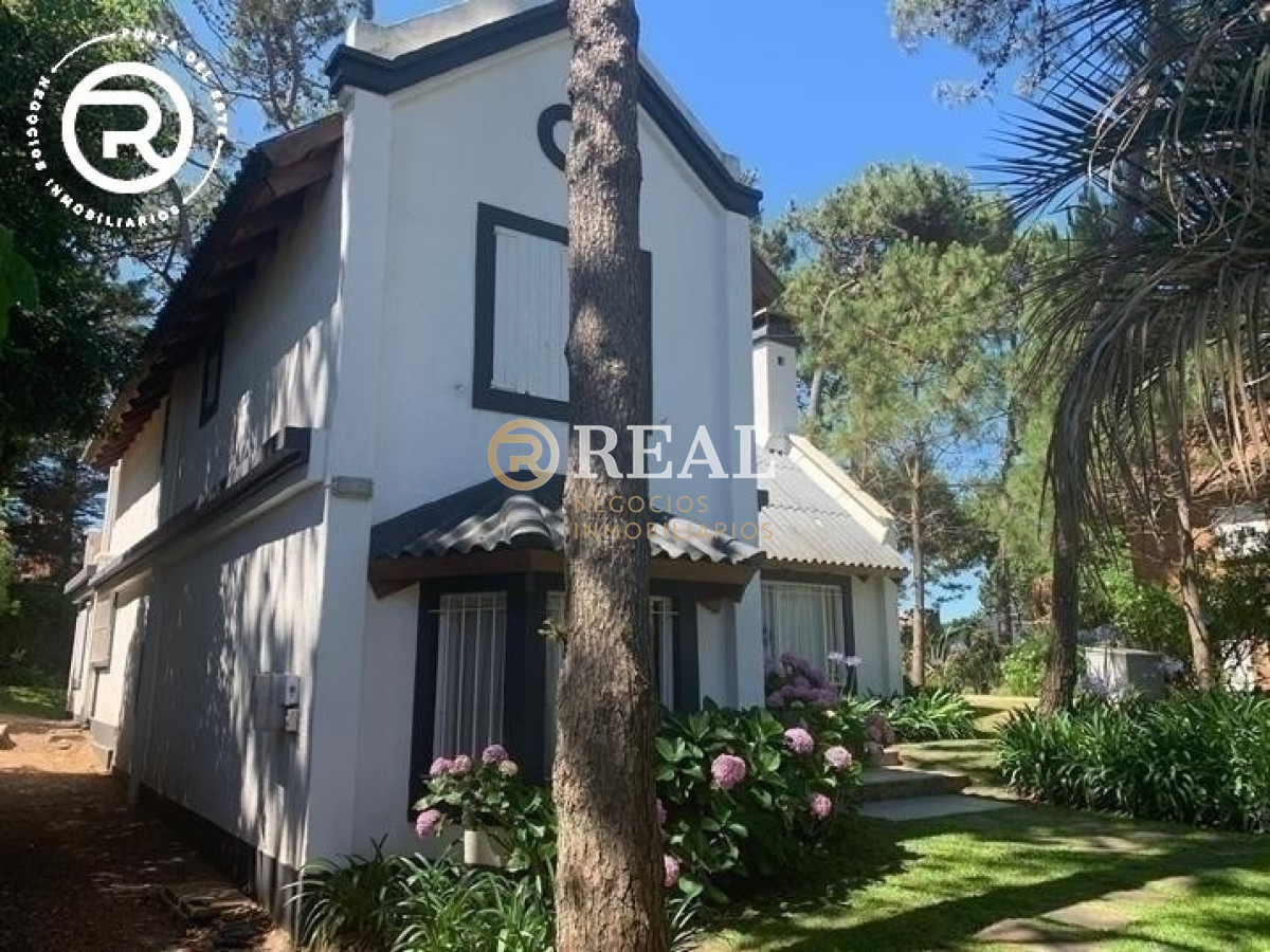 Casa ID.527 - Casa de 2 plantas con piscina, muy cerca de la Mansa, en alquiler.
