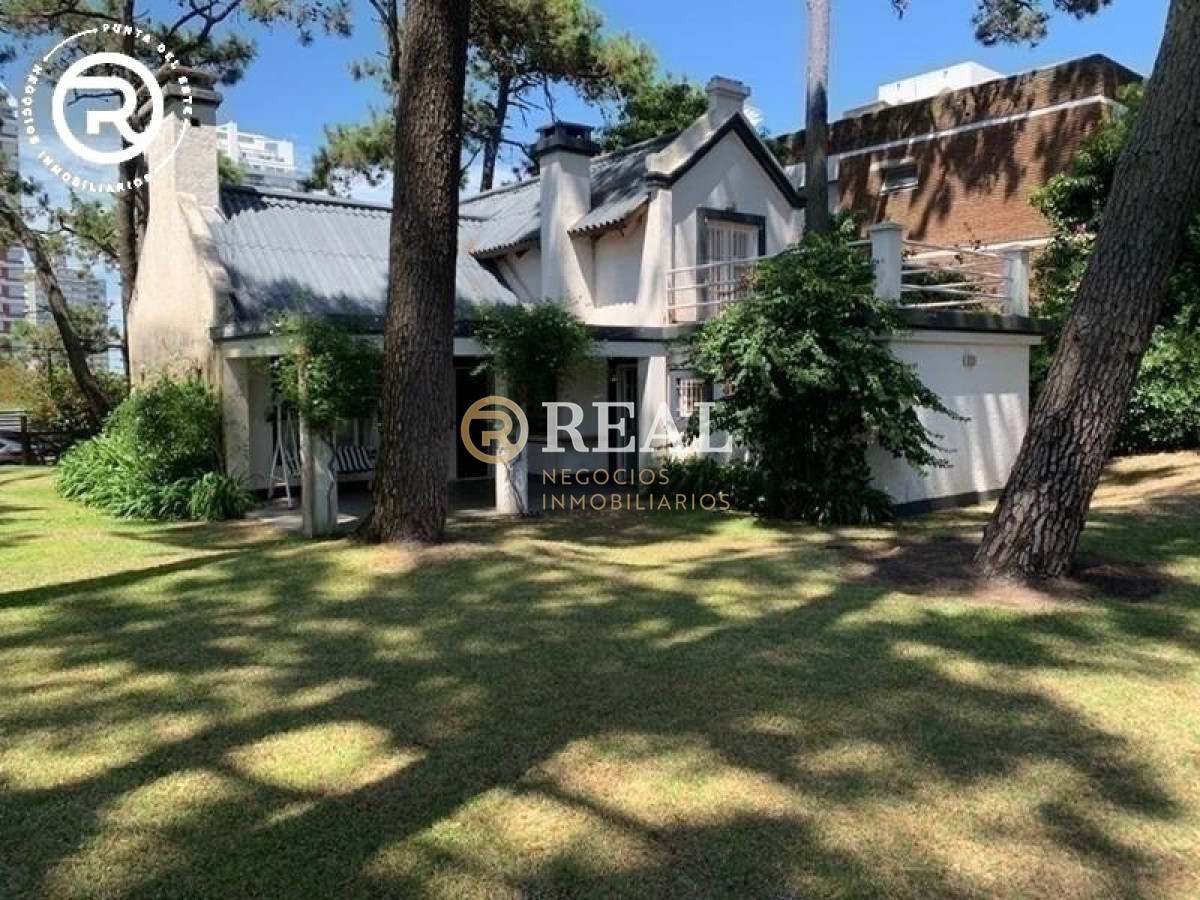 Casa ID.527 - Casa de 2 plantas con piscina, muy cerca de la Mansa, en alquiler.