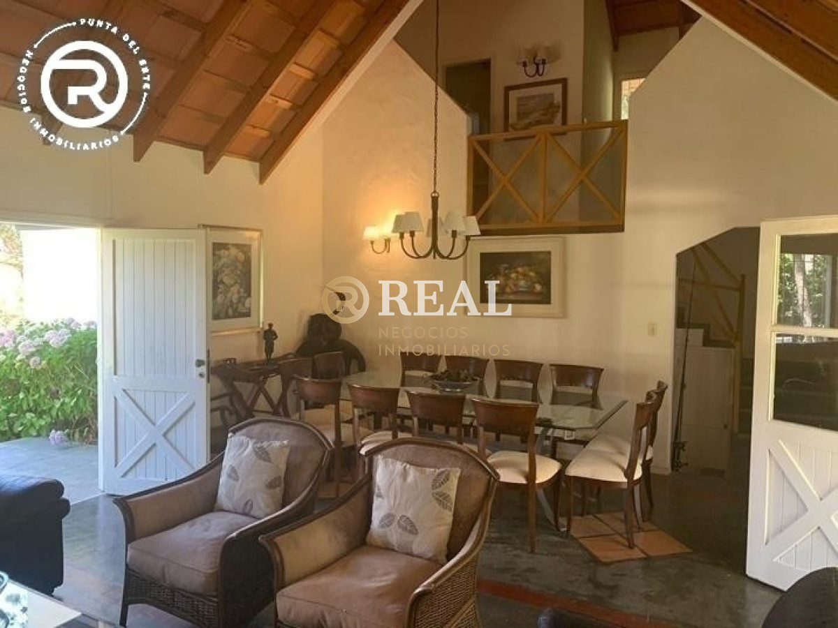 Casa ID.527 - Casa de 2 plantas con piscina, muy cerca de la Mansa, en alquiler.