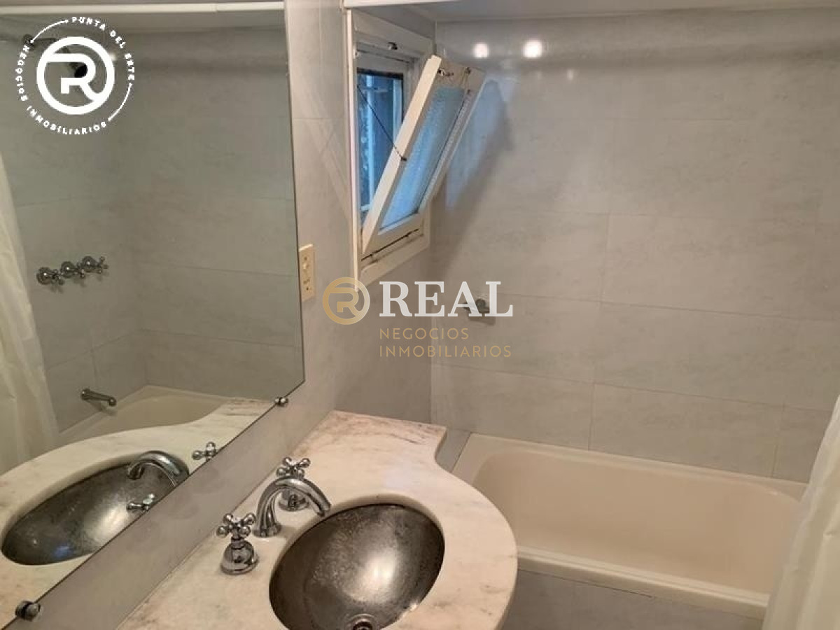 Casa ID.527 - Casa de 2 plantas con piscina, muy cerca de la Mansa, en alquiler.