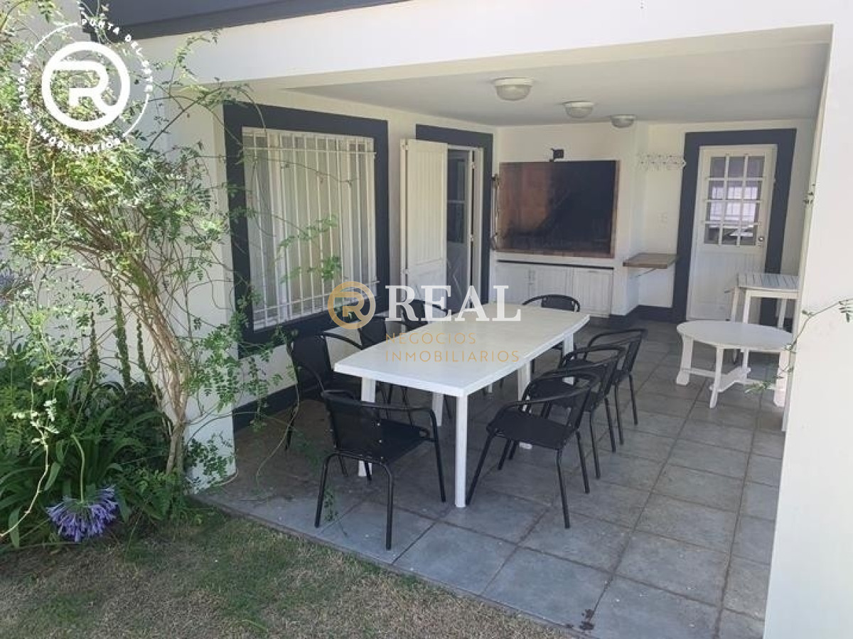 Casa ID.527 - Casa de 2 plantas con piscina, muy cerca de la Mansa, en alquiler.