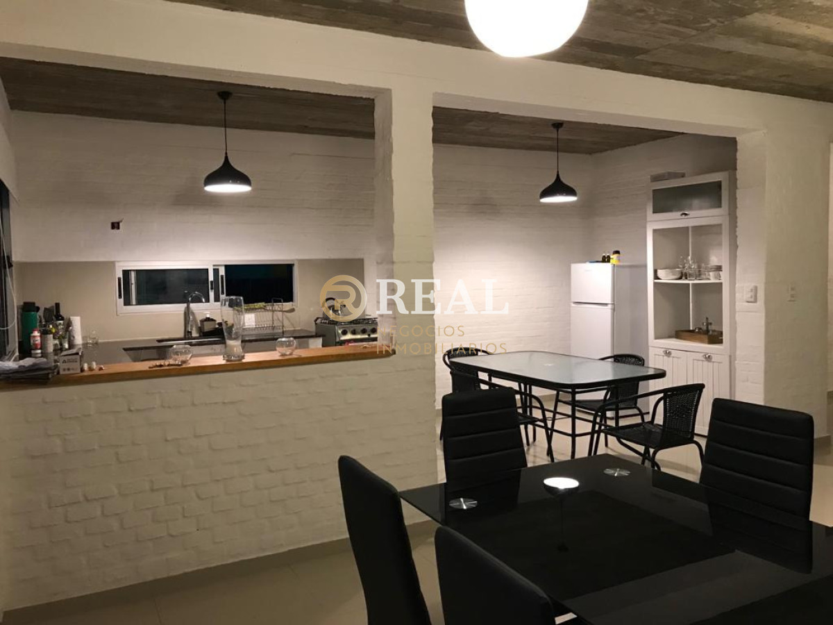 Casa ID.1150 - Casa 2 dormitorios 2 baños a 100 m del Mar 