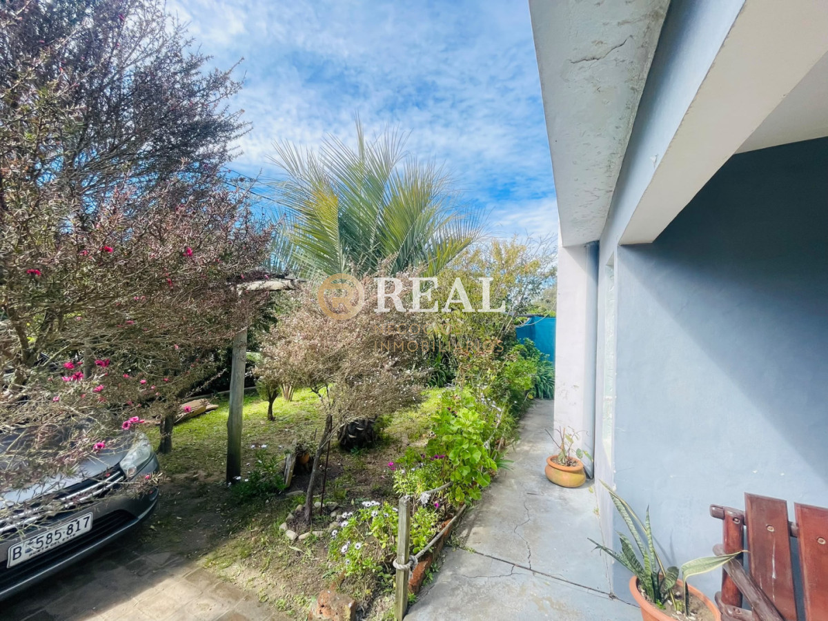 Casa ID.1106 - Casa con dependencia en venta, La Juanita.