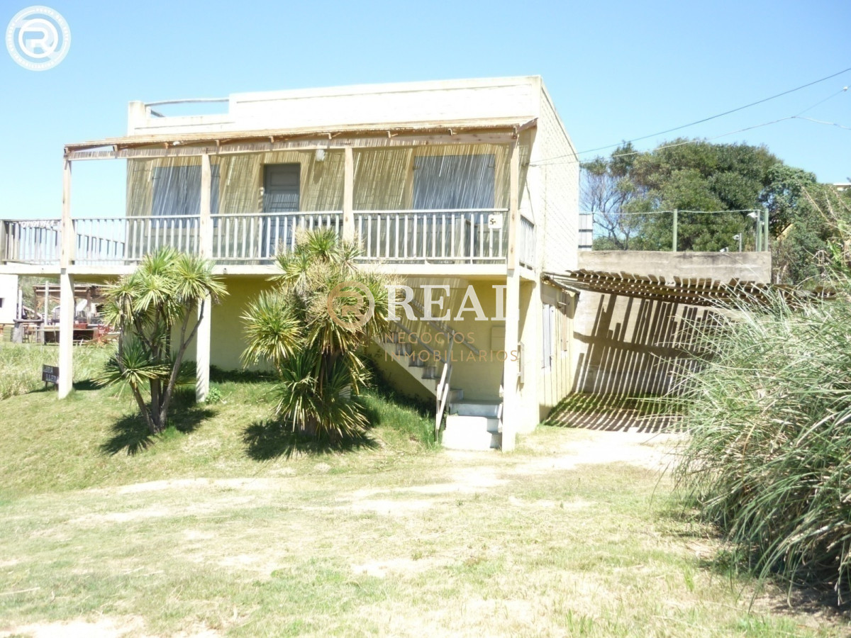 Casa ID.83 - Amplia casa ubicada en Altos de Punta de Piedras.