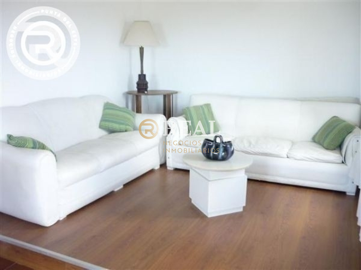 Casa ID.83 - Amplia casa ubicada en Altos de Punta de Piedras.
