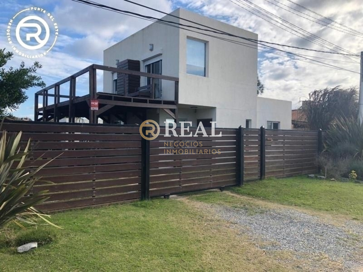 Casa ID.879 - Se vende hermosa casa con vista al mar en Balneario Buenos Aires