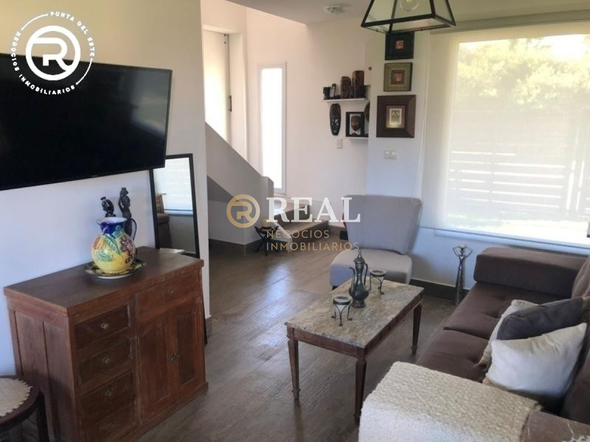 Casa ID.879 - Se vende hermosa casa con vista al mar en Balneario Buenos Aires