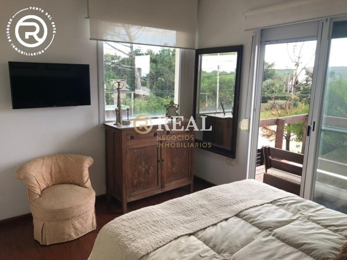 Casa ID.879 - Se vende hermosa casa con vista al mar en Balneario Buenos Aires