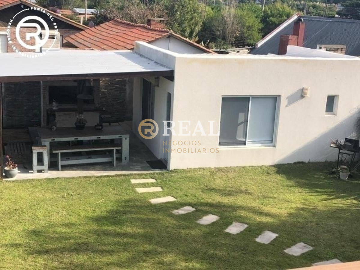 Casa ID.879 - Se vende hermosa casa con vista al mar en Balneario Buenos Aires