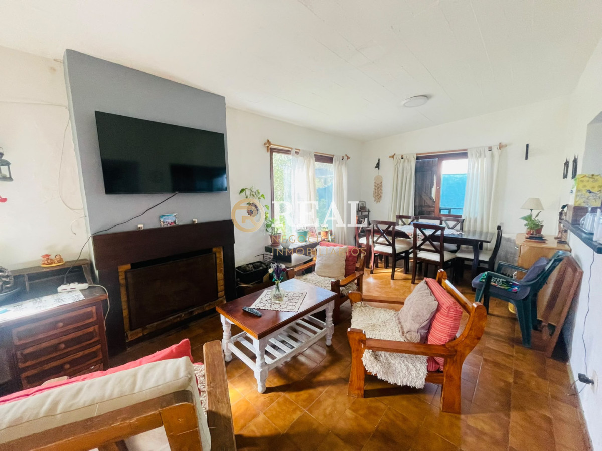 Casa ID.1106 - Casa con dependencia en venta, La Juanita.