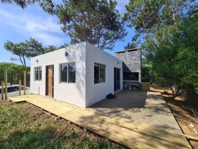Casa 2 dormitorios 2 baños a 100 m del Mar 