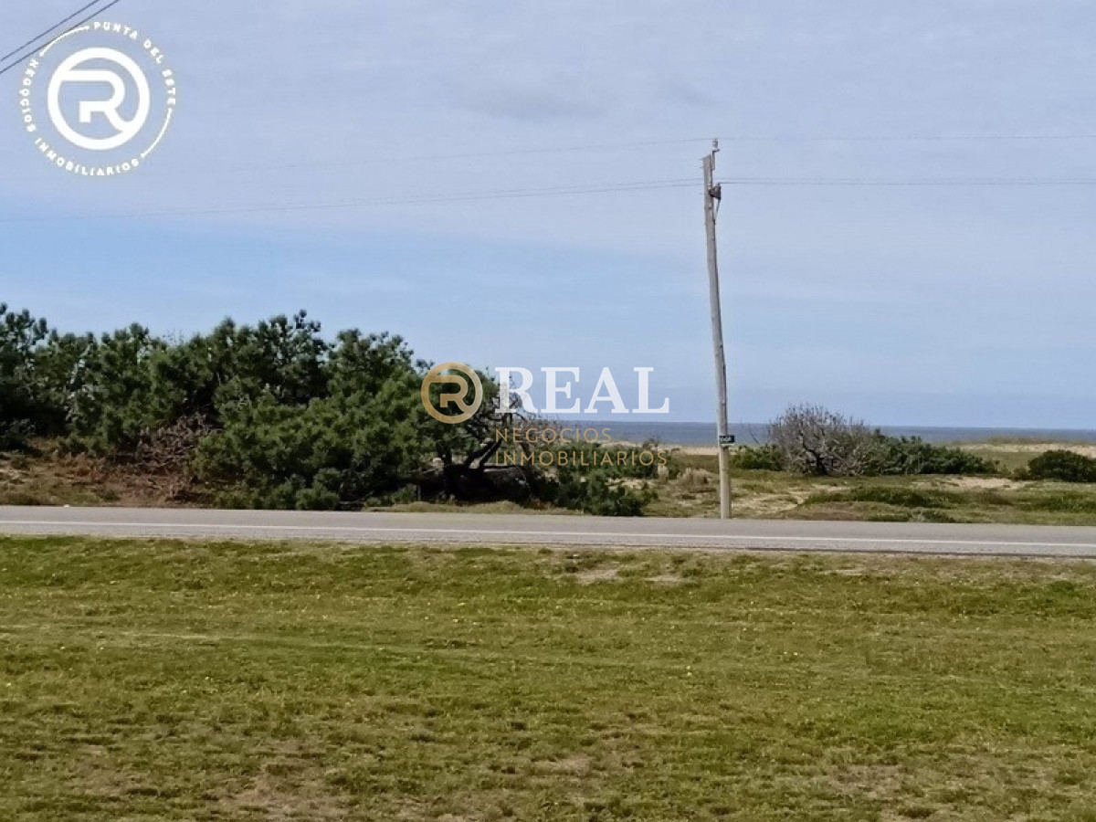 Terreno ID.1022 - Terreno de 1053 m2 ubicado en primera línea