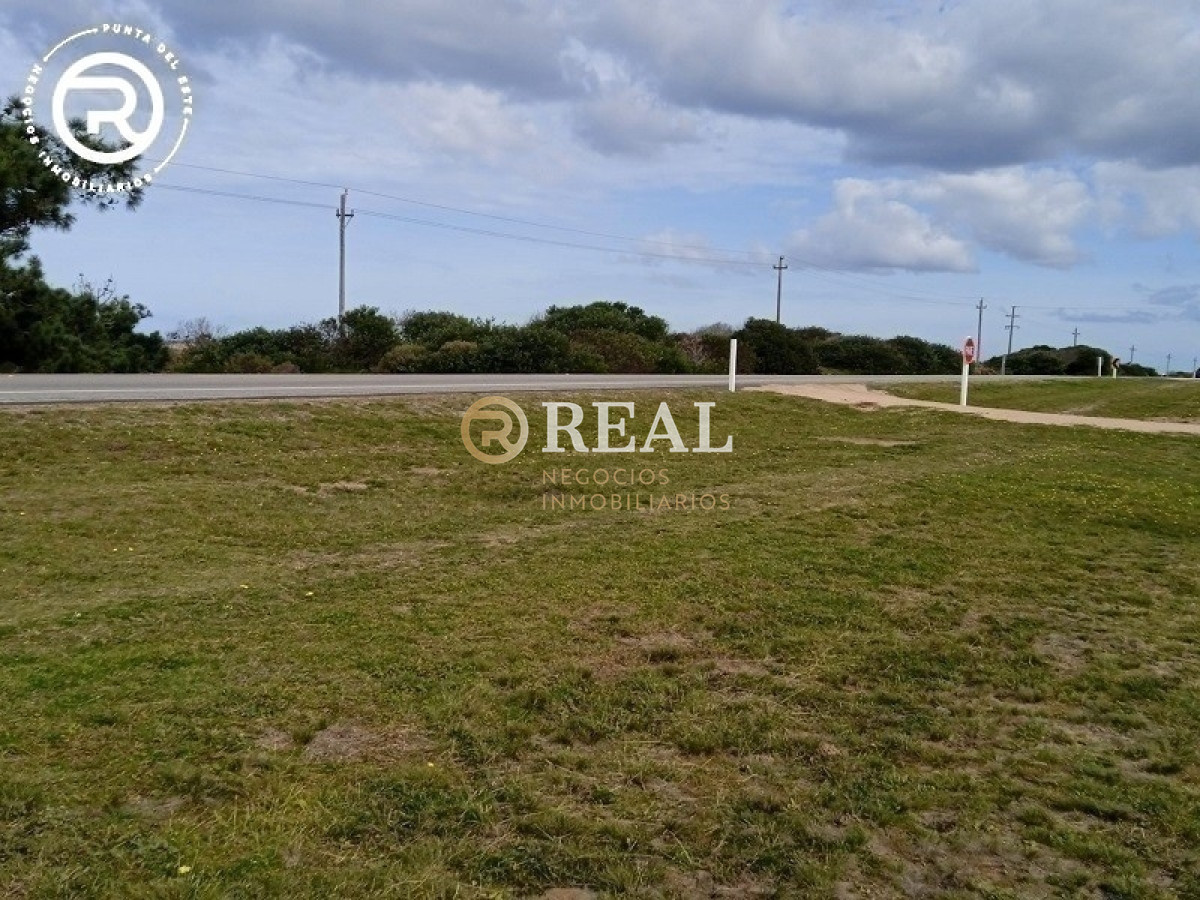 Terreno ID.1022 - Terreno de 1053 m2 ubicado en primera línea