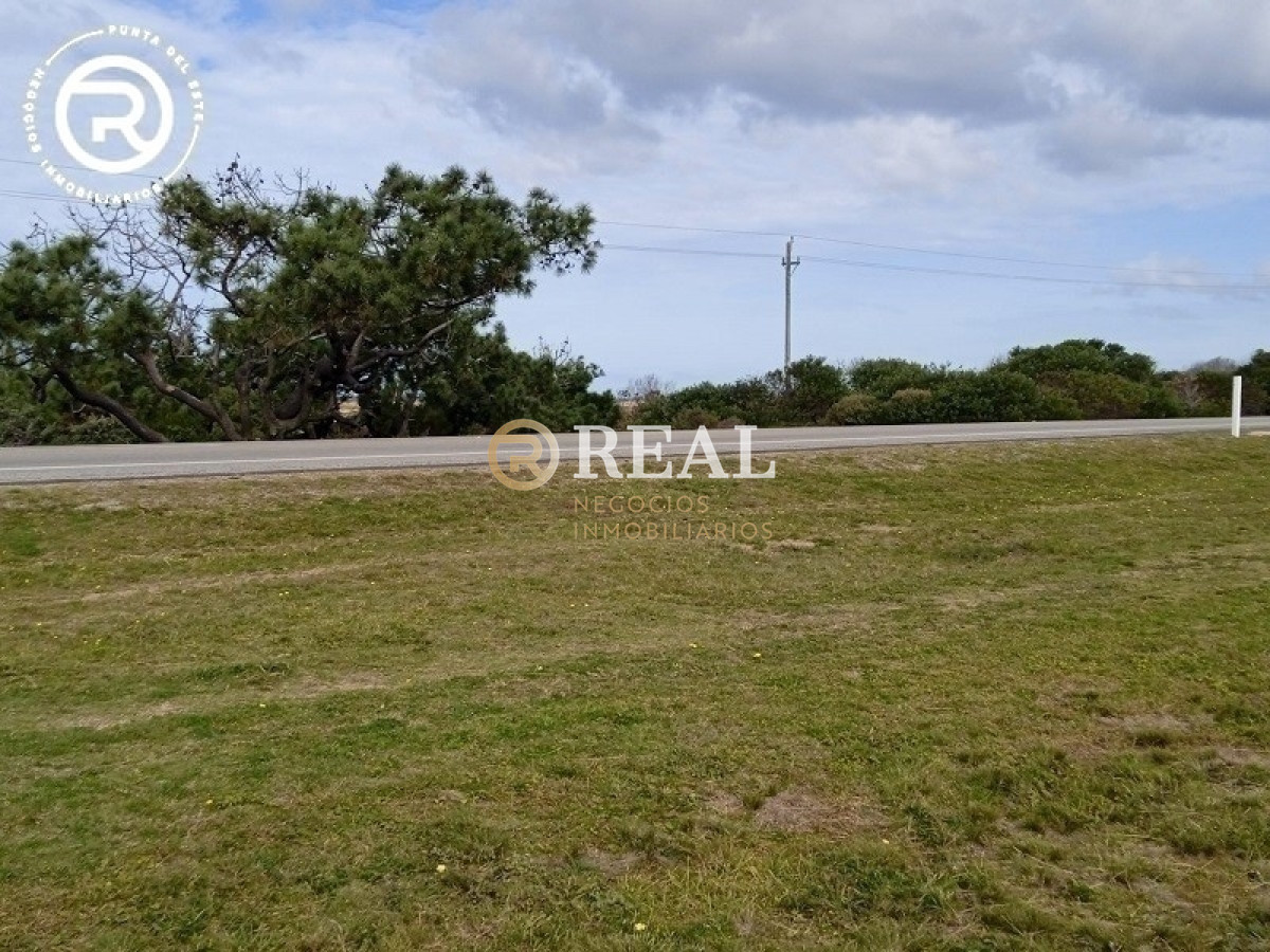 Terreno ID.1022 - Terreno de 1053 m2 ubicado en primera línea