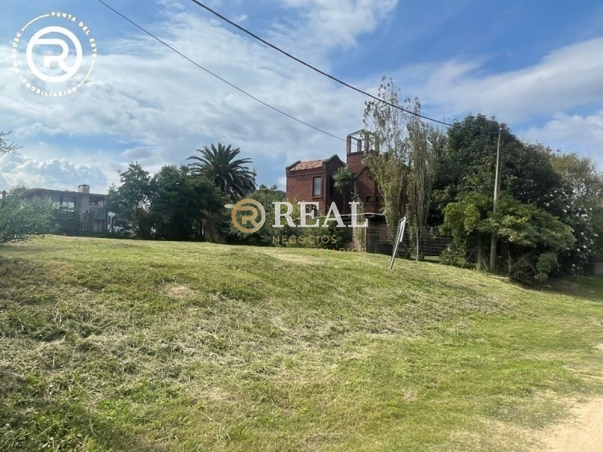Terreno ID.1103 - Terreno en zona El Chorro con vista al mar