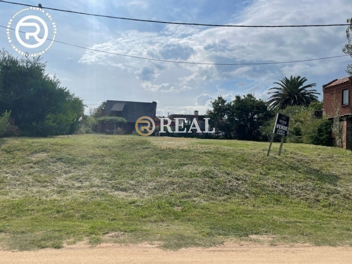 Terreno ID.1103 - Terreno en zona El Chorro con vista al mar