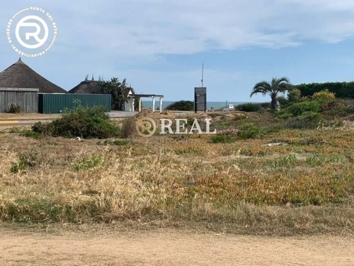 Terreno ID.691 - Se venden dos lotes que suman 938 m2 en primera línea de Montoya