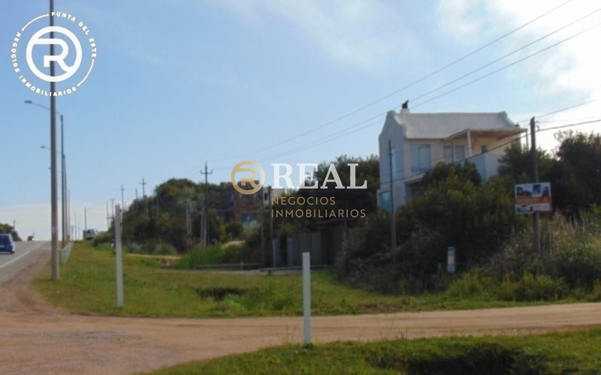 Terreno ID.799 - Terreno esquinero en primera línea, Altos de Punta Piedras