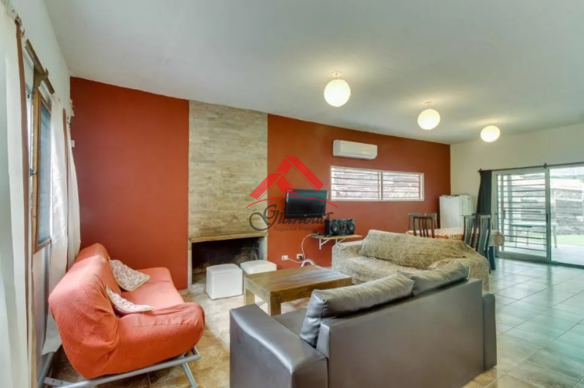 Casa ID.1663 - En complejo cerrado.