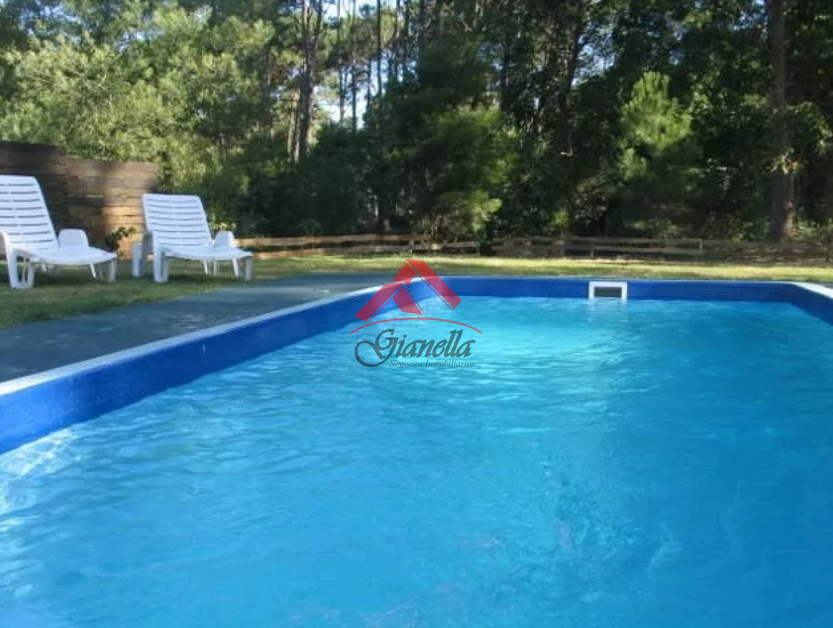 Casa ID.1663 - En complejo cerrado.