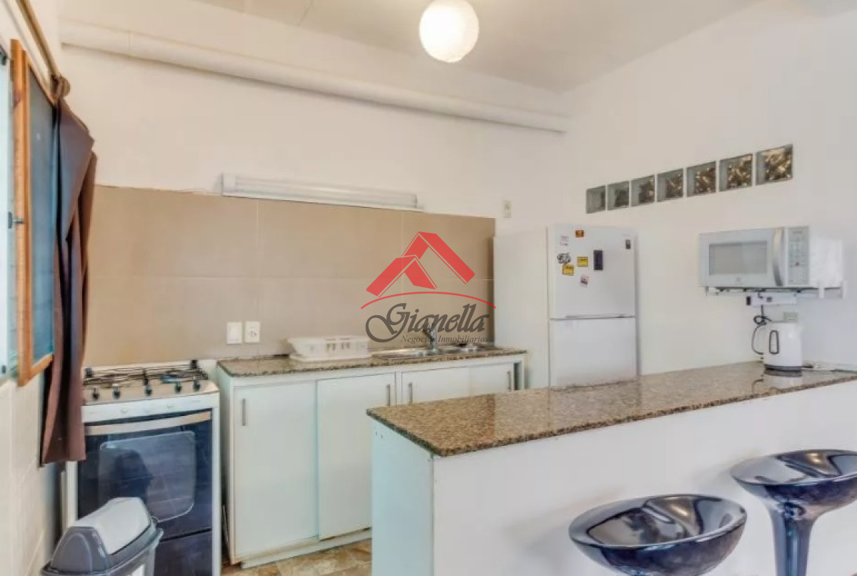 Casa ID.1663 - En complejo cerrado.