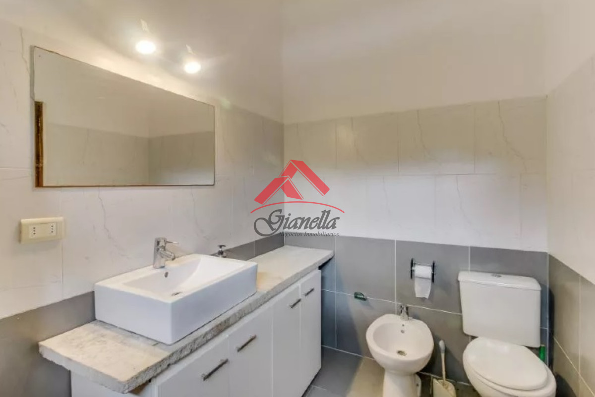 Casa ID.1663 - En complejo cerrado.