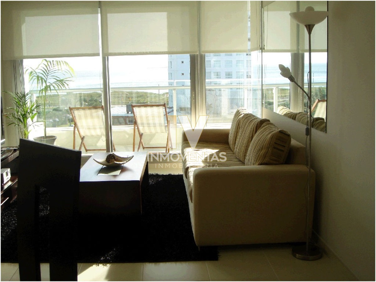 Apartamento ID.2013 - Apartamento en SEASONS TOWER, Mansa, Punta del Este, 2 Dormitorios.