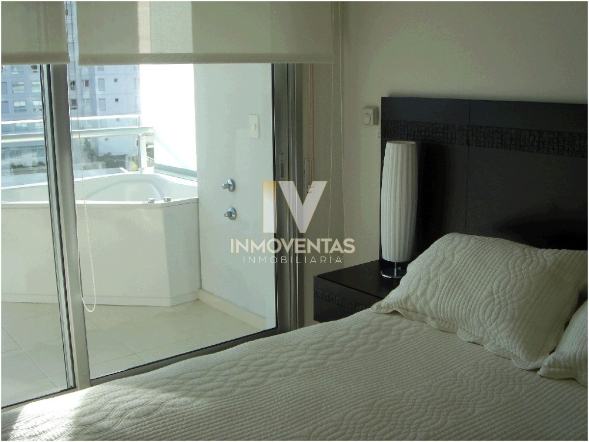 Apartamento ID.2013 - Apartamento en SEASONS TOWER, Mansa, Punta del Este, 2 Dormitorios.