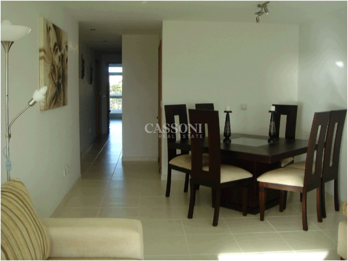 Apartamento ID.3860 - Apartamento en SEASONS TOWER, Mansa, Punta del Este, 2 Dormitorios.